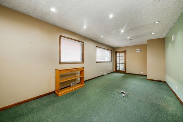 1502 State Rte 38, Wheaton, IL 60187